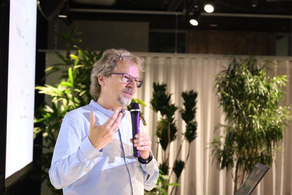 Tim Weilkiens delivering his keynote